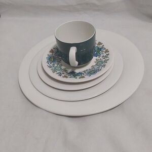 ROYAL DOULTON  COSTAL / EVERGLADES  5 PIECE PLACE SETTING‎ FOR 1